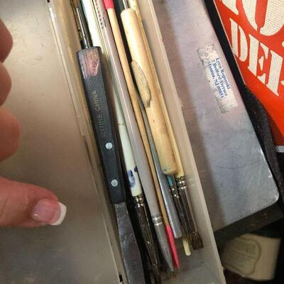 W27: Sno Industries Ceramic Kiln & Accessories