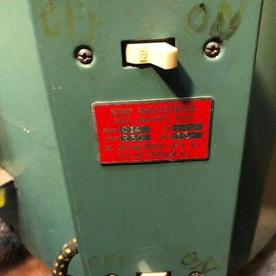 W27: Sno Industries Ceramic Kiln & Accessories