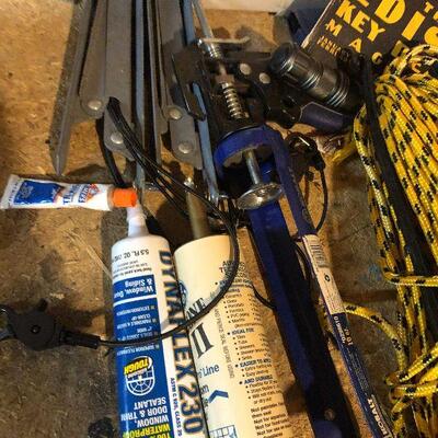 W30: Kobalt Caulk Gun, Garage Tools