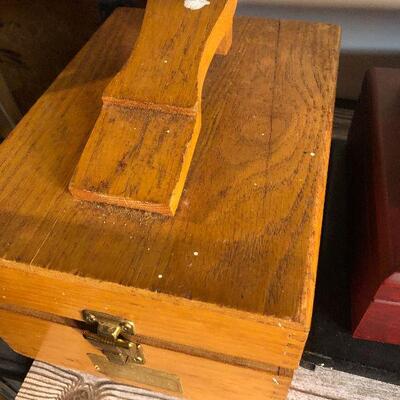 W32: Shoeshine Kit/Accesories and Storage Boxes