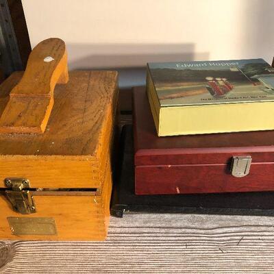 W32: Shoeshine Kit/Accesories and Storage Boxes