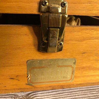 W32: Shoeshine Kit/Accesories and Storage Boxes