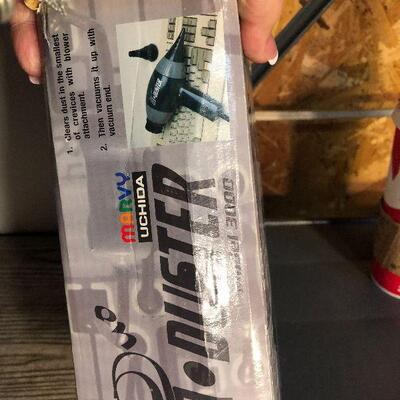 W34: Workbench Light & Duster (computer vac duster)