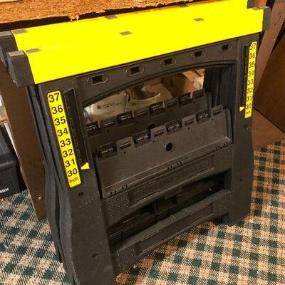 W39: Stanley Sawhorses