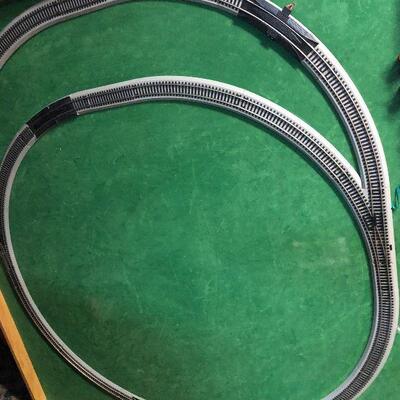 W40: Custom Train Table with Tracks