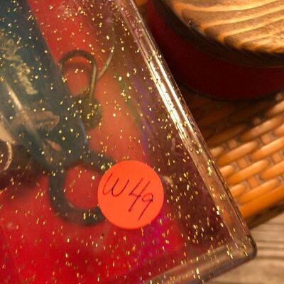 W49: Sewing Kit with Accessories