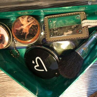 W49: Sewing Kit with Accessories