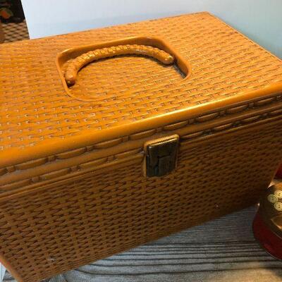 W49: Sewing Kit with Accessories