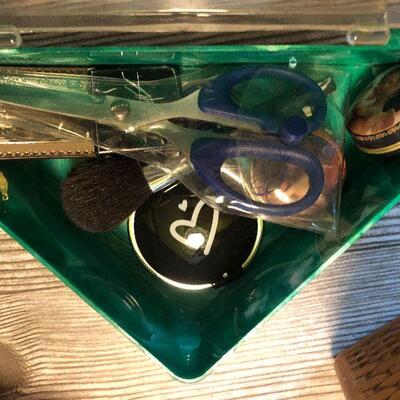 W49: Sewing Kit with Accessories