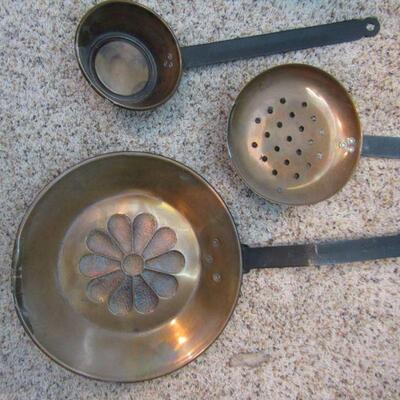 LOT 179  COPPER PANS