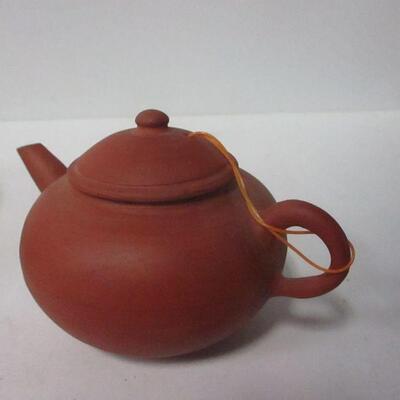 Lot 56 - Teapot Bowl Cups