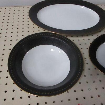 Lot 64 - Noritake â€œBenedicta 6976â€ Serving Platters & Bowl