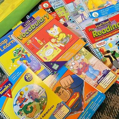P109: Leap Frog Leap Pad w/Books & Cartridges