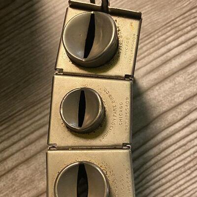 P111: Johnson Fare Box Co Chicago Coin Changer & Antique jar