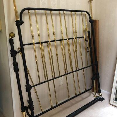 Lot 35 - Thomasville Mirrors and Bedframe