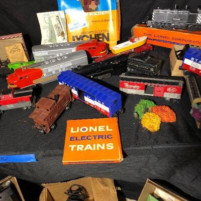 Lot 43 - Lionel Train Sets
