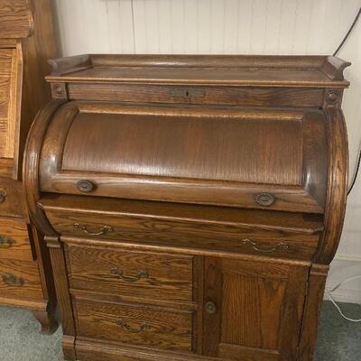 Rare & Beautiful Oak Crest small Roll top desk - 37" wide x 45" tall x 22" deep