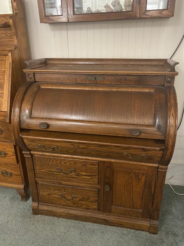 Rare & Beautiful Oak Crest small Roll top desk 37" wide x 45" tall x