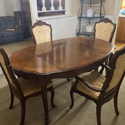 Thomasville Expandable Dining Room Table and Chairs
