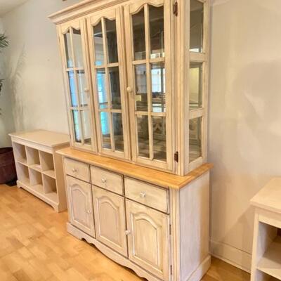 Lighted Mirrored China Cabinet - Great Condition 