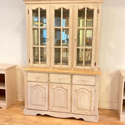 Lighted Mirrored China Cabinet - Great Condition 