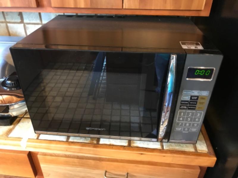 399 Emerson Microwave Oven