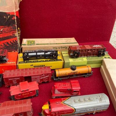 Huge Tyco Ho train Lot