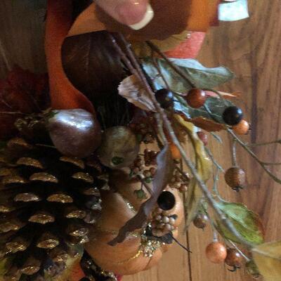 P120: Large Fall Wreath w/ pumpkins, pinecones, & more!