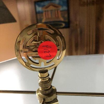 P127: Adjustable Height Lamp with Display Base