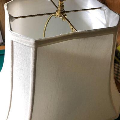 P127: Adjustable Height Lamp with Display Base