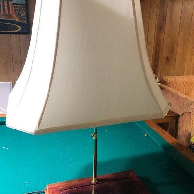 P127: Adjustable Height Lamp with Display Base