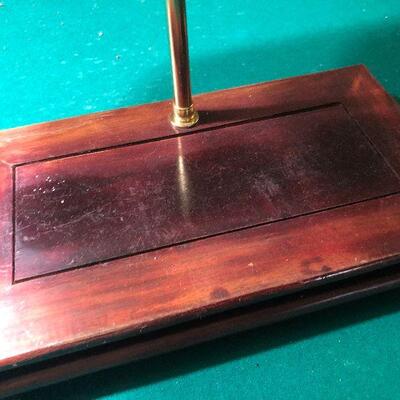 P127: Adjustable Height Lamp with Display Base