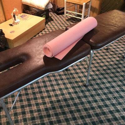 P133: Lloyd Portable Massage Table with Yoga Mat