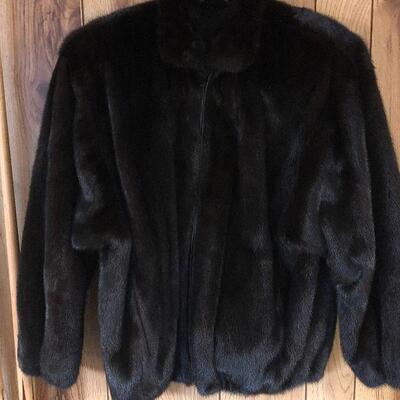 P139: Short Black Fur with Zip Front Size Medium