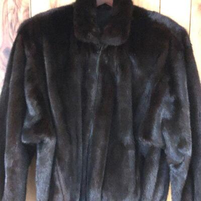 P139: Short Black Fur with Zip Front Size Medium