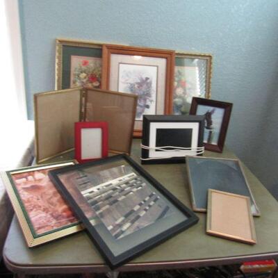 LOT 185 PHOTO FRAMES AND FRAMED WALL DECOR