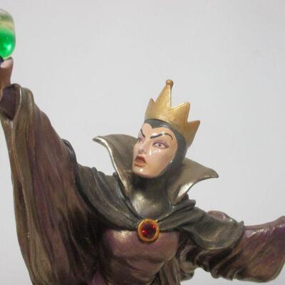 Lot 15 - Disney Villains Evil Queen TRANSFORMATION Light Up Statue Figurine Snow globe