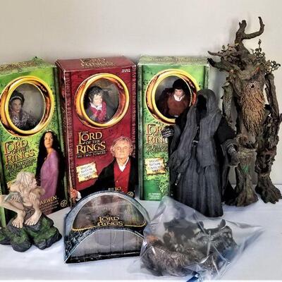 Lot #47  Lot of Lord of the Ring toys and figures