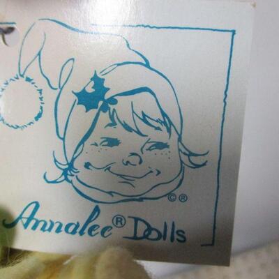Lot 30 - Annalee Dolls