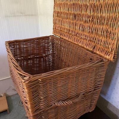 Lidded Wicker Basket 