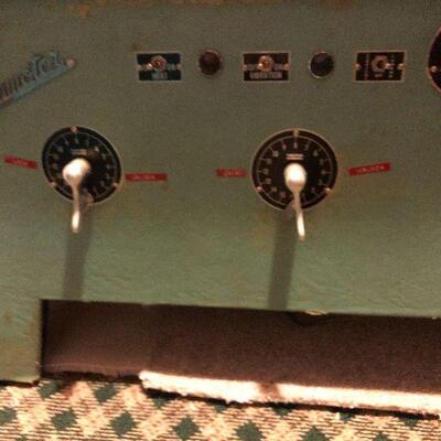 P142: Anamotor Massage Table