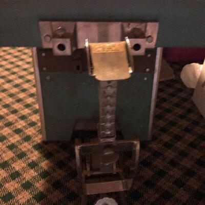 P142: Anamotor Massage Table