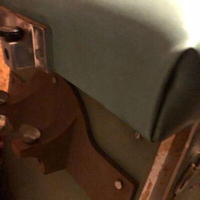 P142: Anamotor Massage Table