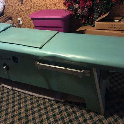 P142: Anamotor Massage Table