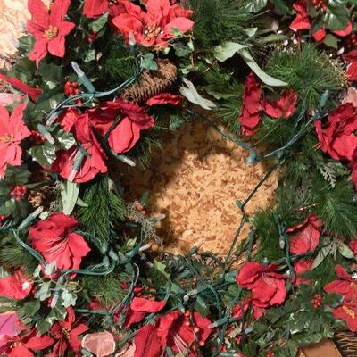 P143: Large Holiday Wreath w/lights