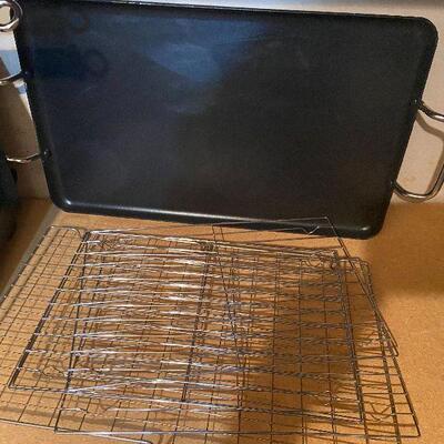 CL62:  Black and Decker Toaster Oven and Pampered Chef Wok