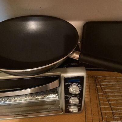 CL62:  Black and Decker Toaster Oven and Pampered Chef Wok