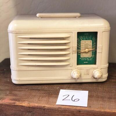 Lot 26 Vintage Packard Bell Radio