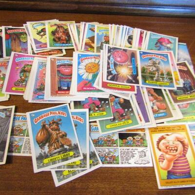 LOT 97  GARBAGE PAIL KIDS TRADING CARDS