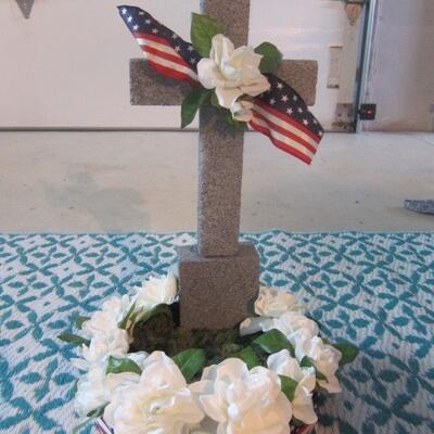 Cross floral display